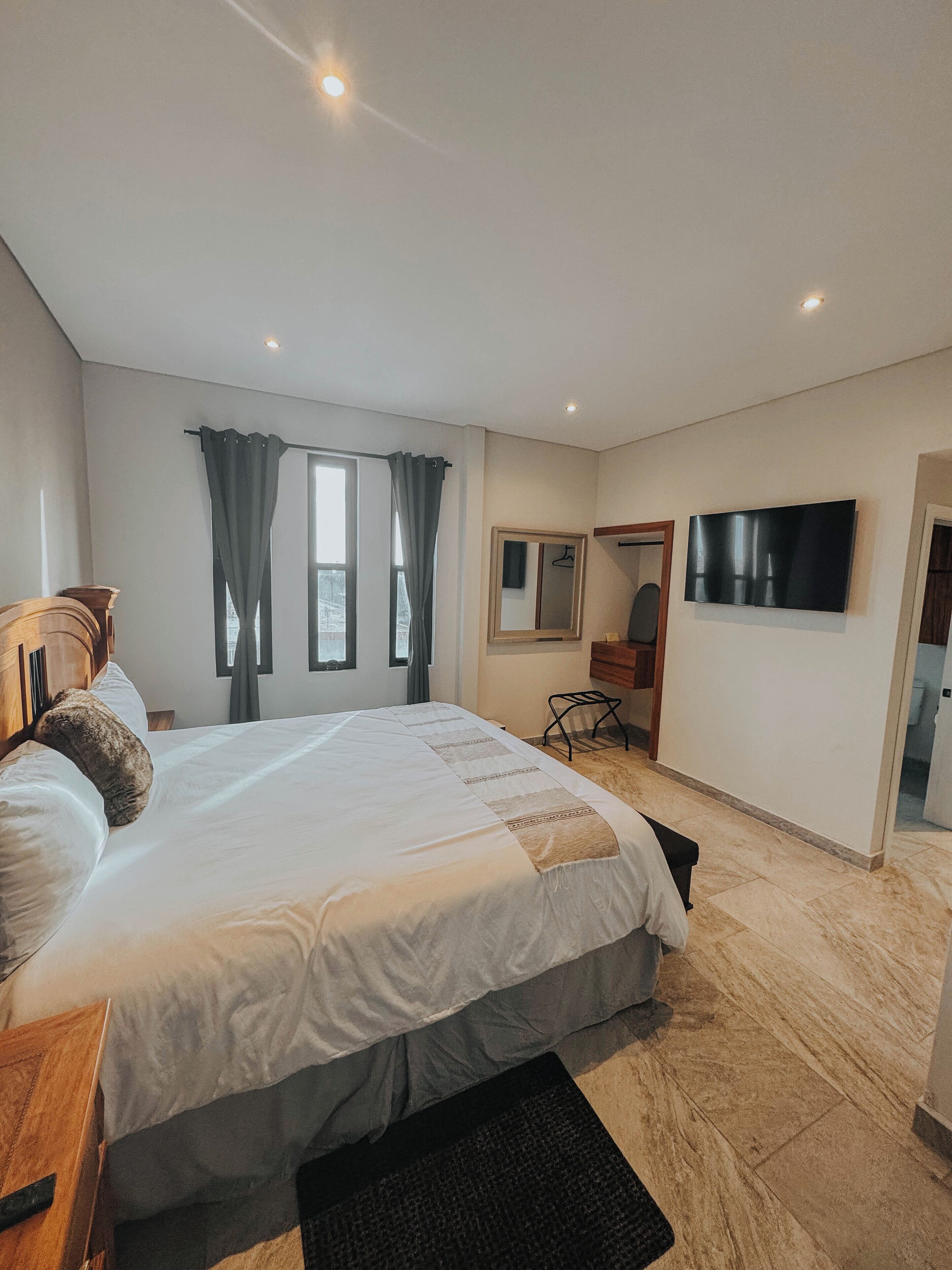 Suite Supérieure, 1 très grand lit | Fer et planche à repasser, Wi-Fi gratuit