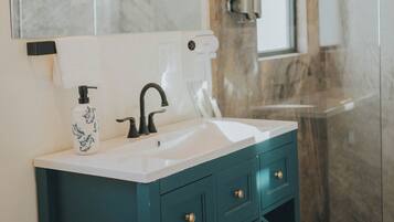 Deluxe Suite, 2 Double Beds | Bathroom | Shower, hair dryer, towels, soap