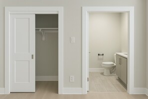 Haartrockner, Handtücher, Seife, Toilettenpapier
