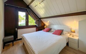 3 bedrooms, iron/ironing board, travel crib, free WiFi - Amazing home in Lemmer with WiFi (Lemmer)