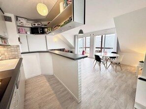 Fridge, oven, stovetop, dishwasher