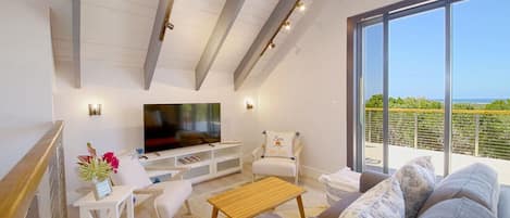 Smart TV, books, stereo