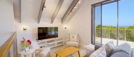 Smart TV, books, stereo