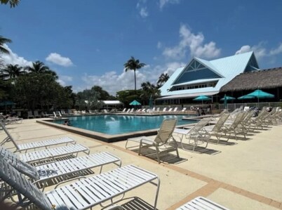 Coastal 1 Bdrm Villa w/Private Balcony in a Tropical Oasis