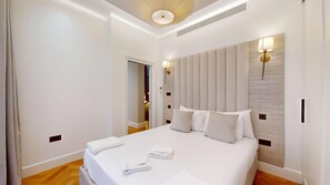 4 bedrooms, iron/ironing board, free WiFi, bed sheets