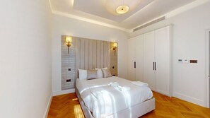 4 bedrooms, iron/ironing board, free WiFi, bed sheets