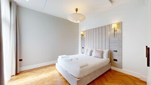 4 dormitoris, planxa i posts de planxar, wifi gratuïta i roba de llit 