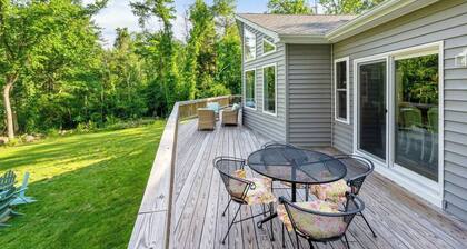 Shenandoah Getaway Cabin - Hot Tub, Sauna, Fire Pit & Forest Views. Near Hiking