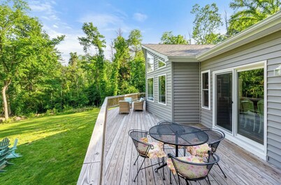 Shenandoah Getaway Cabin - Hot Tub, Sauna, Fire Pit & Forest Views. Near Hiking