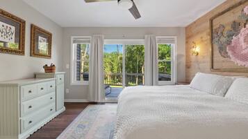 3 bedrooms, desk, iron/ironing board, free WiFi