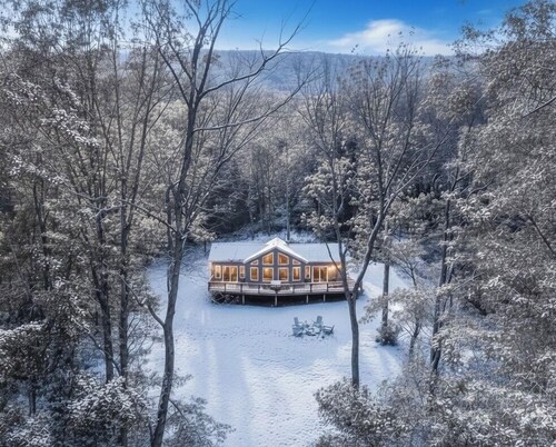 Shenandoah Escape Cabin - Hot Tub, Sauna, Fire Pit & Forest Views. Near Hiking