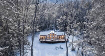 Shenandoah Escape Cabin - Hot Tub, Sauna, Fire Pit & Forest Views. Near Hiking