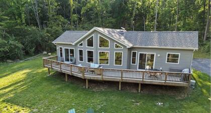Shenandoah Escape Cabin - Hot Tub, Sauna, Fire Pit & Forest Views. Near Hiking