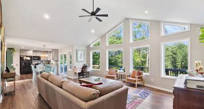 Shenandoah Escape Cabin - Hot Tub, Sauna, Fire Pit & Forest Views. Near Hiking