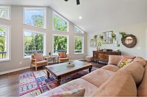 TV, fireplace, stereo