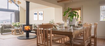 Dreamy 5-Bedroom Cottage with Private Hot Tub