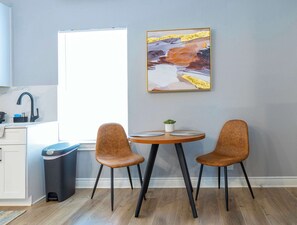 House, 1 Queen Bed, Patio, Garden View (Atlas Cottage) | Dining