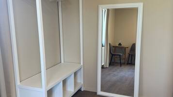 Basic Double Room, Patio, Garden View | Interior