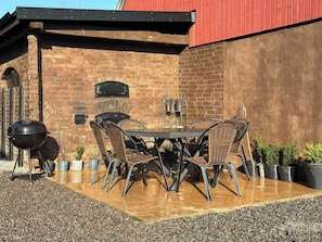 Outdoor dining - SteneBo Vandrarhem (Kågeröd)