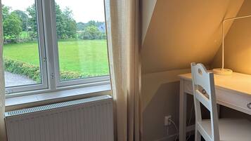 Basic Single Room, Patio, Garden View | Interior