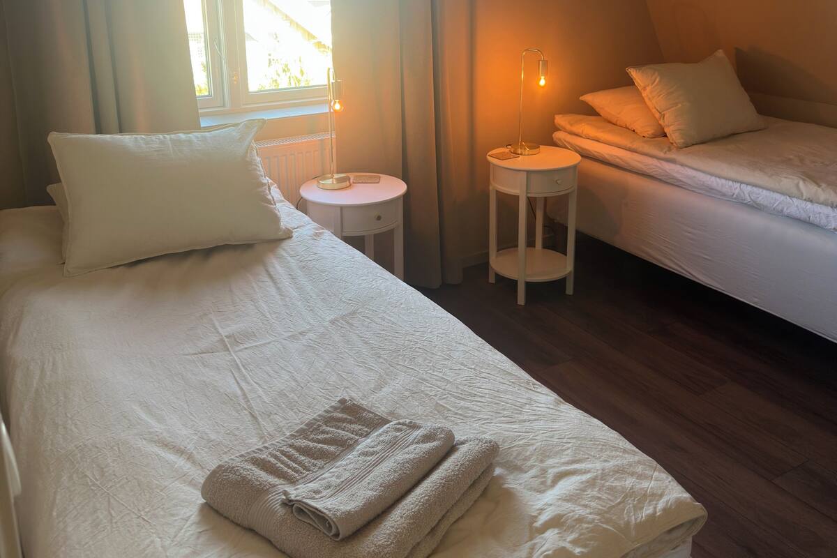 Dobbeltværelse med dobbeltseng eller 2 enkeltsenge - 2 enkeltsenge - terrasse - udsigt til have | Gratis Wi-Fi