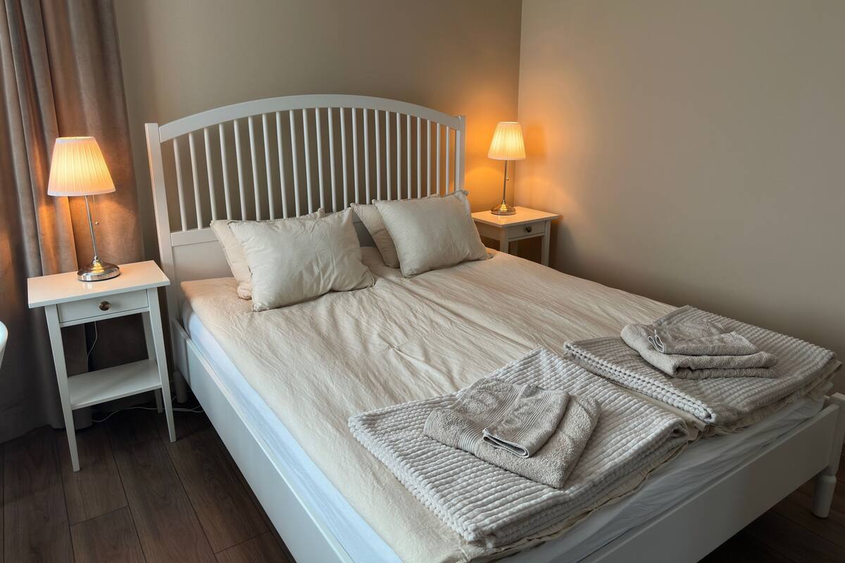 Basic-værelse med dobbeltseng eller 2 enkeltsenge - terrasse - udsigt til have | Gratis Wi-Fi