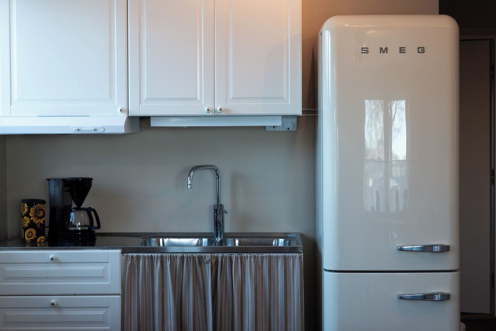 Full-size fridge, microwave, stovetop, toaster