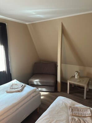 Basic-Zweibettzimmer, Terrasse, Gartenblick