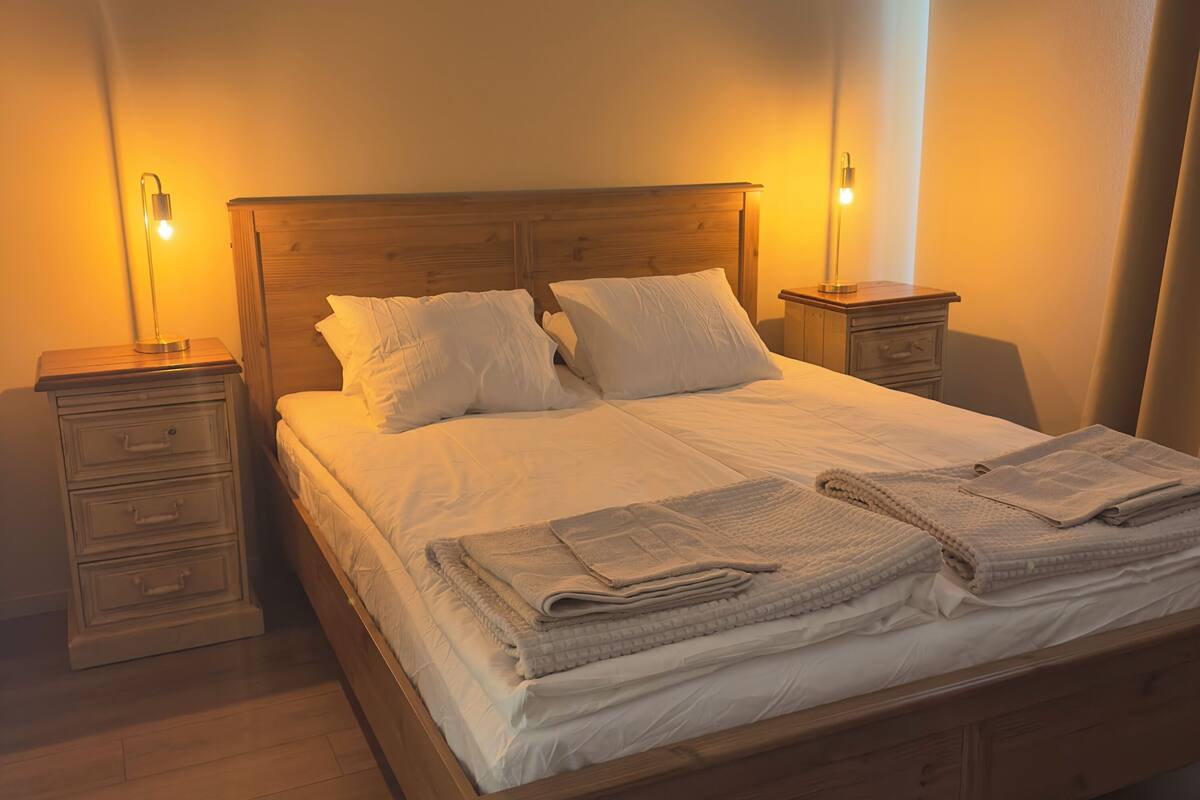 Pillow-top beds, blackout curtains, soundproofing, travel cot