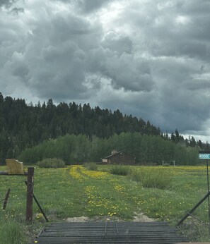 Miscellaneous - Grandma`s Over-The-River Cabin on a Working Wyoming Ranch (Bondurant)