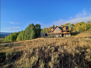 Exterior - Elegant Mountain Lodge with Breathtaking Views & Serene Ambiance (Bondurant)