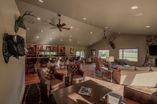 The Hoback Saloon Experience: Where Western Heritage Meets Refined Luxury