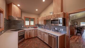 KĂŒhlschrank, Mikrowelle, Ofen, Herdplatte