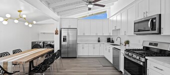 Disney Themed 4-bedroom house w/ pool ~10 min away from Disneyland
