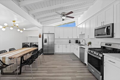 Disney Themed 4-bedroom house w/ pool ~10 min away from Disneyland