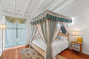 4 bedrooms, WiFi, bed sheets