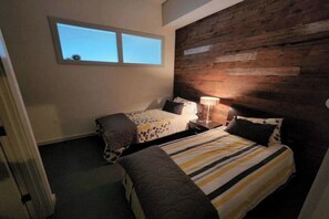 3 chambres, fer et planche à repasser, Wi-Fi, draps fournis