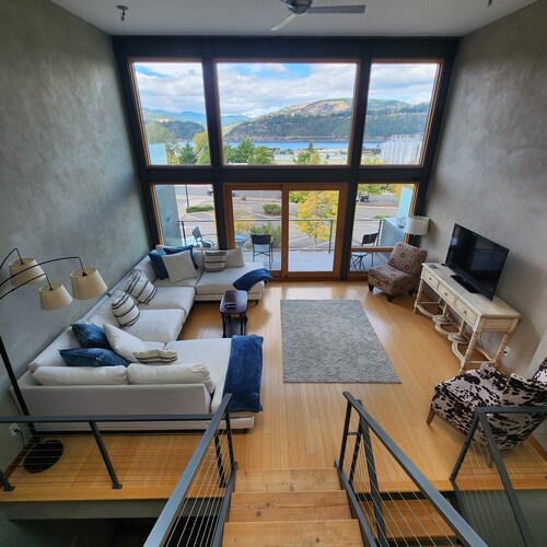 Beautiful 3-bedroom townhome Downtown Hood River
