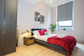 2 bedrooms, iron/ironing board, WiFi, bed sheets - Stylish Manchester City Escape | Walk to Chinatown (Greater Manchester)