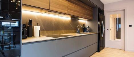 Fridge, microwave, oven, stovetop