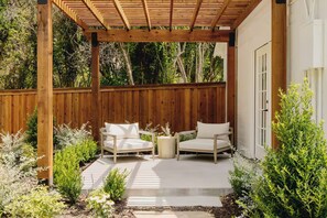 Terrace/patio - Magnolia's Hillcrest Cottage - Designed & owned by Chip & Joanna Gaines (Waco)