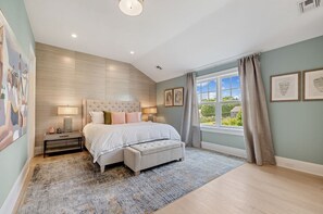 5 bedrooms, WiFi, bed sheets