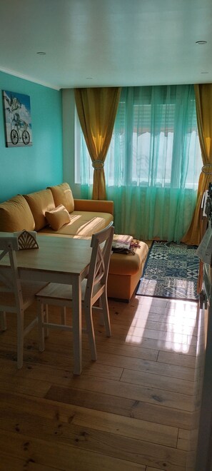 Smart TV - Ideal for those looking for an authentic local experience near Sintra. (Casal de Cambra)