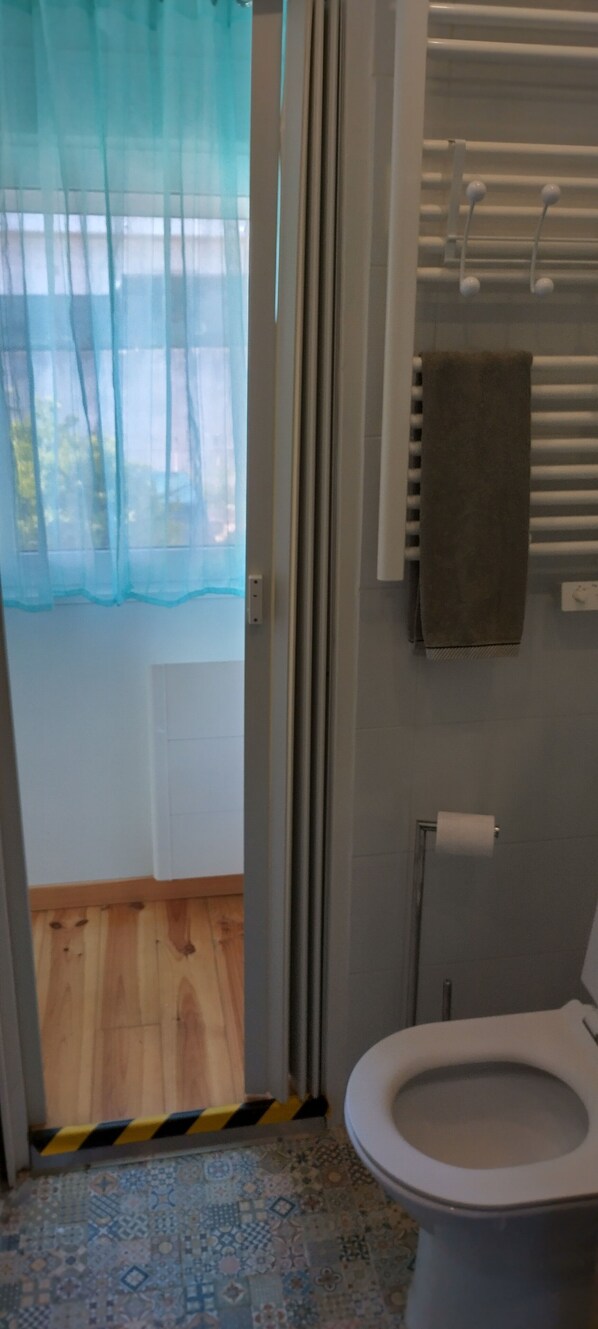 Hair dryer, towels, soap, toilet paper - Ideal for those looking for an authentic local experience near Sintra. (Casal de Cambra)