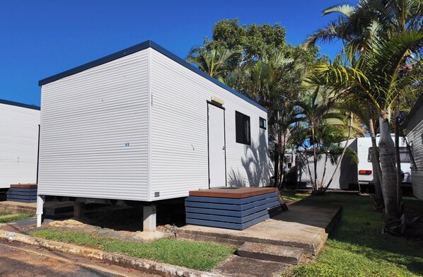 Exterior - MIDTOWN CARAVAN PARK (Millbank)