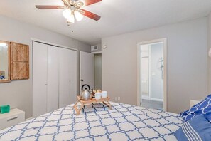6 bedrooms, iron/ironing board, free WiFi, bed sheets