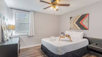 6 soverom, strykejern/-brett, wi-fi (inkludert) og sengetøy