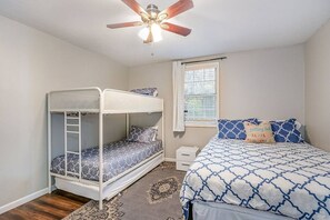 4 bedrooms, iron/ironing board, free WiFi, bed sheets