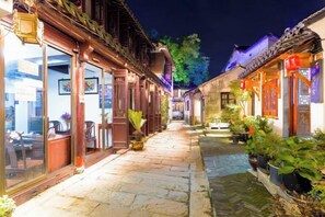 Unclassified image, 2 of 22, button - Zhouzhuang Linshui Renjia Inn (Kunshan)