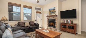 Wonderfully decorated and pet friendly two-bedroom,